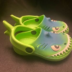 Capelli-Toddler shark shoes-Size:4/5‎